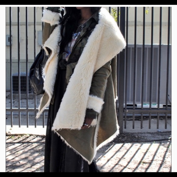 Unif army green faux fur coat - Picture 4 of 4